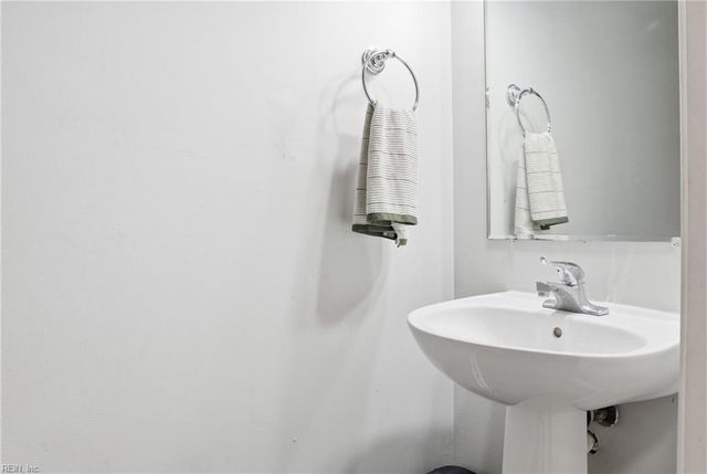 3714 Bridlepath LN, Suffolk, VA 23435