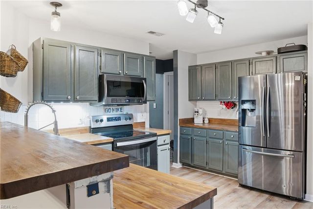 3714 Bridlepath LN, Suffolk, VA 23435