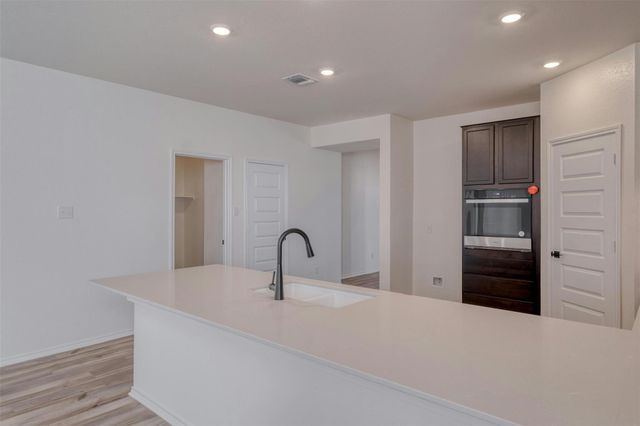 1624 River Plateau DR, Leander, TX 78641