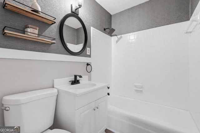 4 Lucian Circle, Savannah, GA 31406