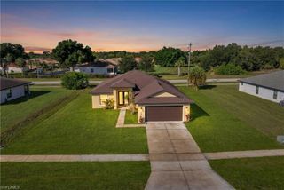 606 Morningmist LN, Lehigh Acres, FL 33974