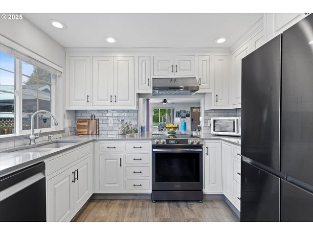 1012 E FOOTHILLS Dr, Newberg, OR 97132