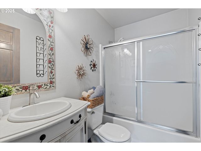 1012 E FOOTHILLS Dr, Newberg, OR 97132
