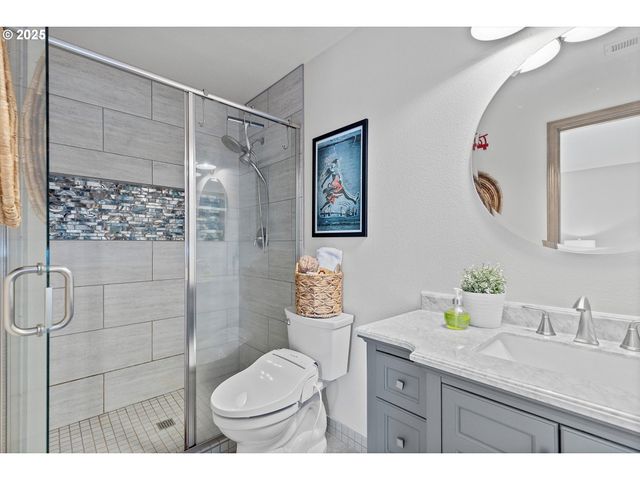 1012 E FOOTHILLS Dr, Newberg, OR 97132