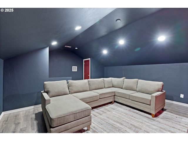 1012 E FOOTHILLS Dr, Newberg, OR 97132