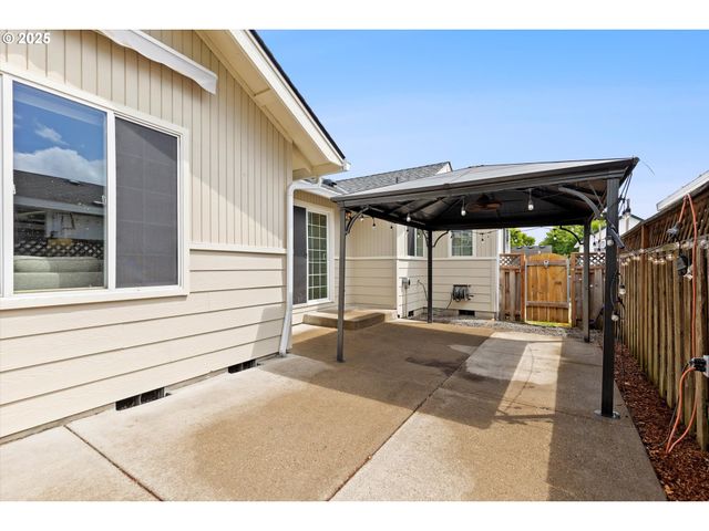 1012 E FOOTHILLS Dr, Newberg, OR 97132