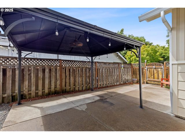 1012 E FOOTHILLS Dr, Newberg, OR 97132