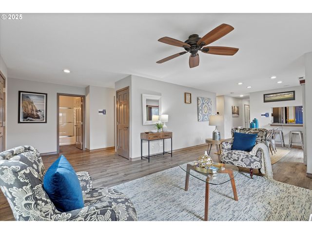 1012 E FOOTHILLS Dr, Newberg, OR 97132