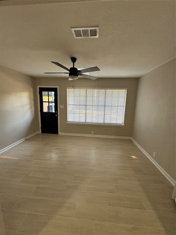 614 W Woodard Street, Denison, TX 75020