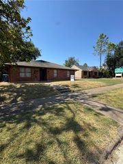 614 W Woodard Street, Denison, TX 75020