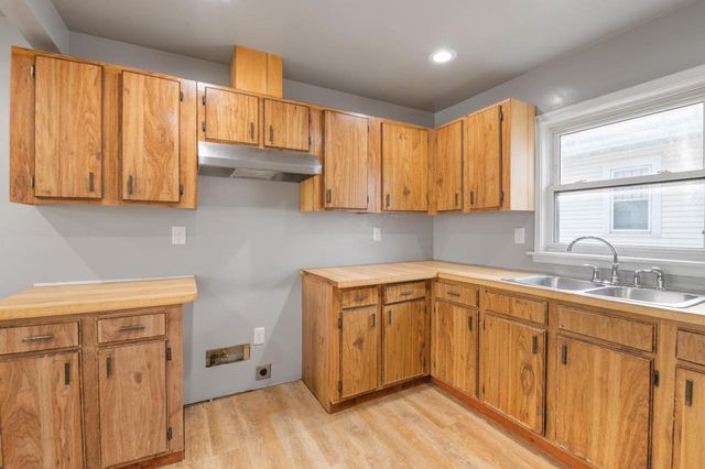 725 N IRWIN AVENUE, Green Bay, WI 54302