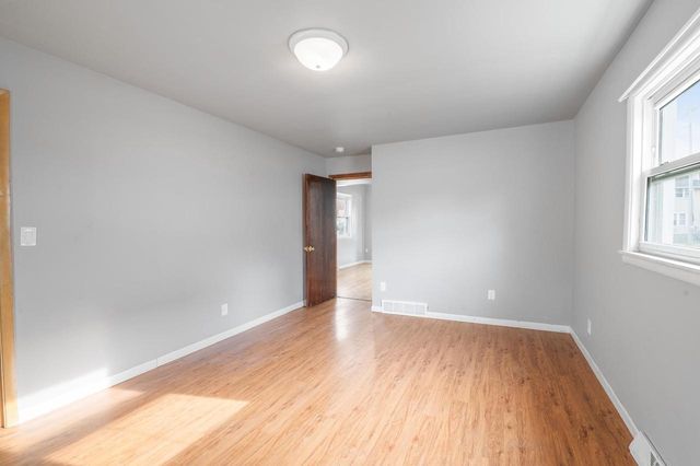 725 N IRWIN AVENUE, Green Bay, WI 54302