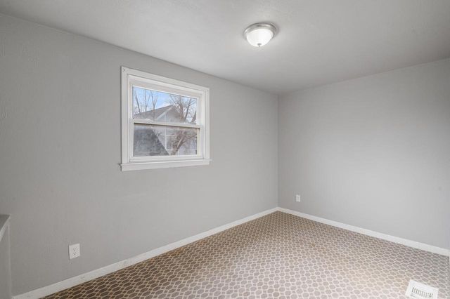 725 N IRWIN AVENUE, Green Bay, WI 54302