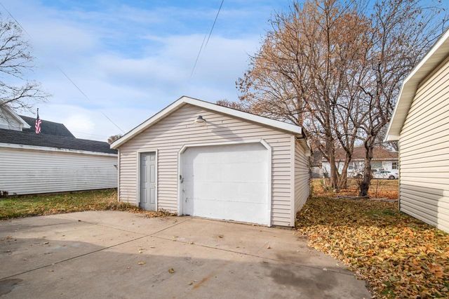 725 N IRWIN AVENUE, Green Bay, WI 54302