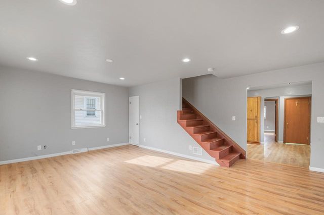 725 N IRWIN AVENUE, Green Bay, WI 54302