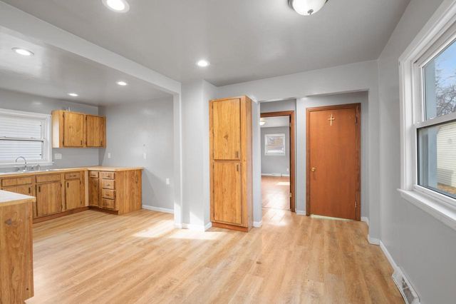 725 N IRWIN AVENUE, Green Bay, WI 54302