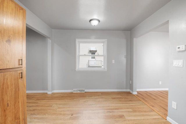 725 N IRWIN AVENUE, Green Bay, WI 54302