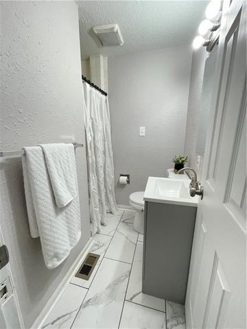 8955 E 54th Street, Raytown, MO 64133