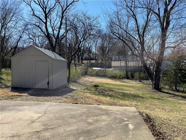 8955 E 54th Street, Raytown, MO 64133