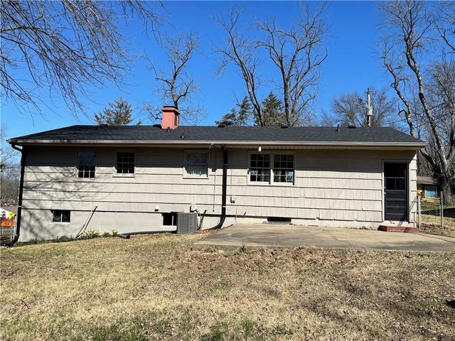 8955 E 54th Street, Raytown, MO 64133