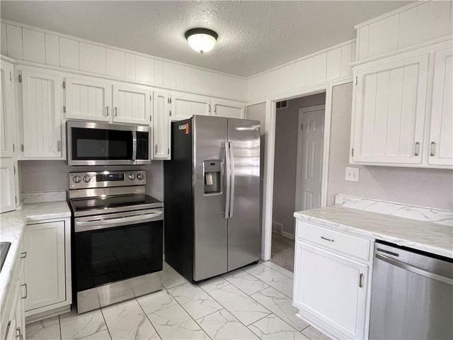 8955 E 54th Street, Raytown, MO 64133