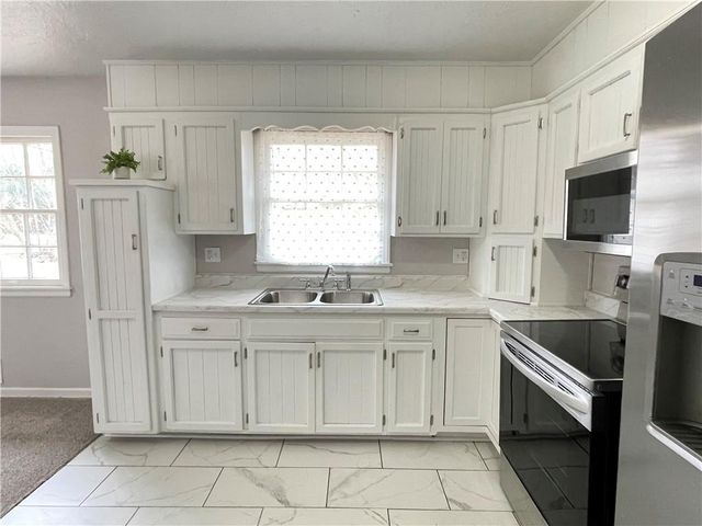 8955 E 54th Street, Raytown, MO 64133