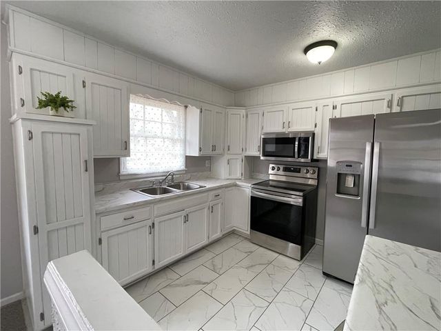 8955 E 54th Street, Raytown, MO 64133