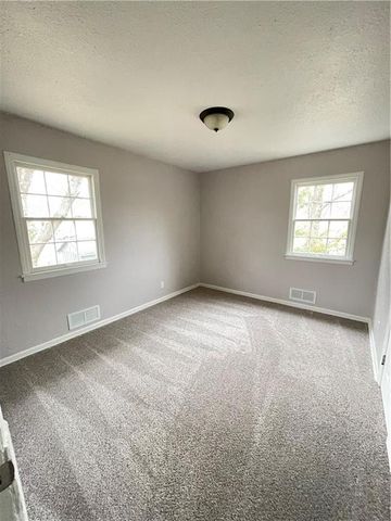 8955 E 54th Street, Raytown, MO 64133