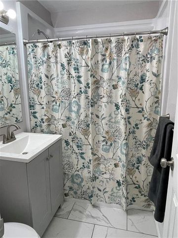 8955 E 54th Street, Raytown, MO 64133