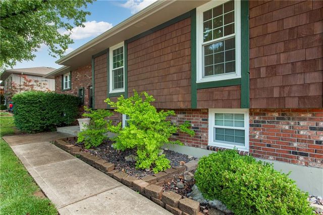 2505 S Whitney Avenue, Independence, MO 64057