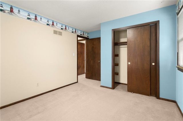 2505 S Whitney Avenue, Independence, MO 64057