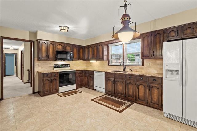 2505 S Whitney Avenue, Independence, MO 64057