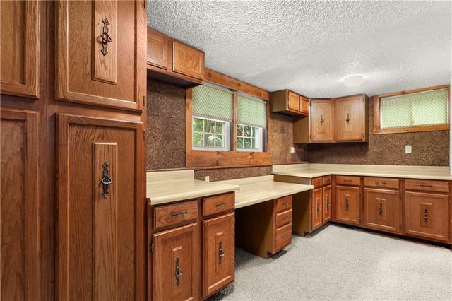 2505 S Whitney Avenue, Independence, MO 64057