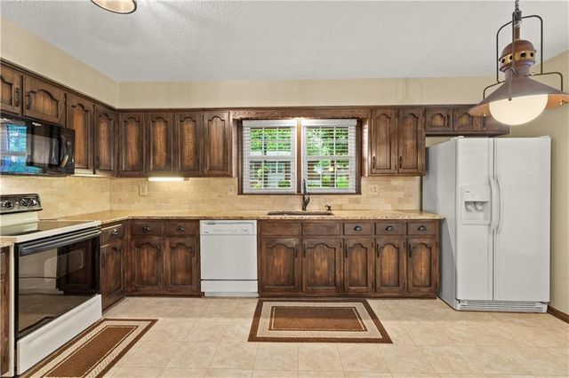 2505 S Whitney Avenue, Independence, MO 64057