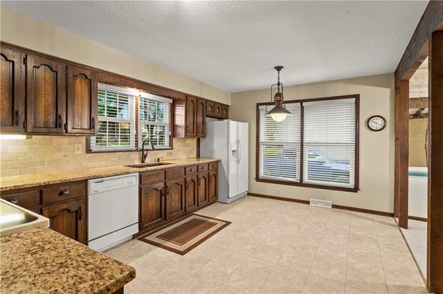 2505 S Whitney Avenue, Independence, MO 64057