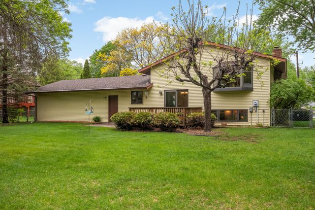 654 Tanglewood Drive, Shoreview, MN 55126