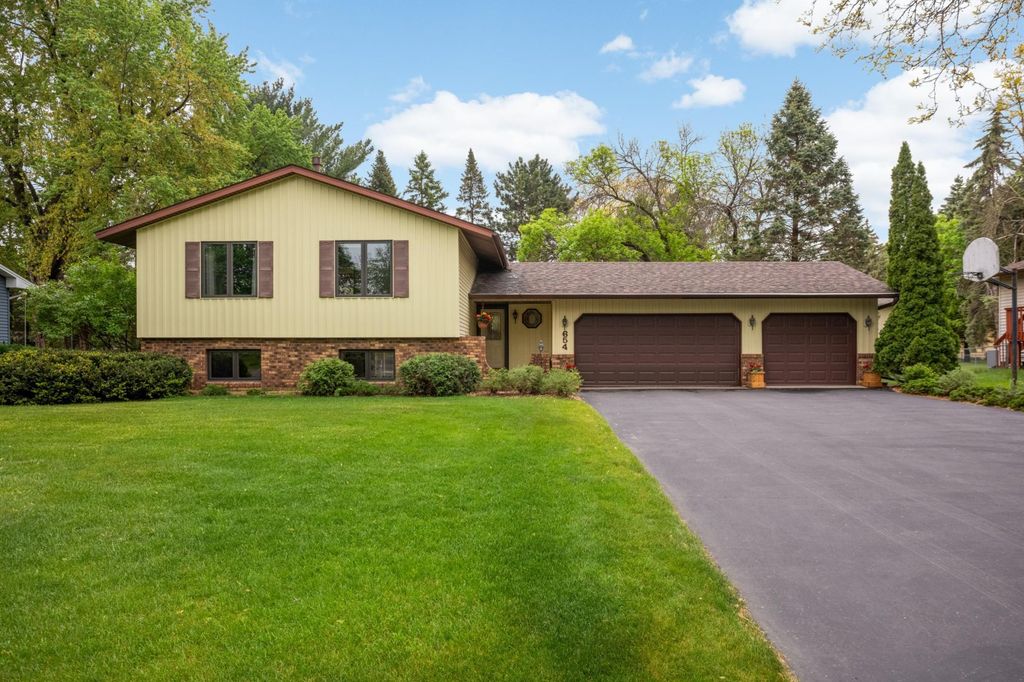 654 Tanglewood Drive, Shoreview, MN 55126