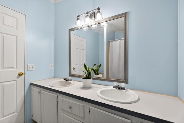 516 Green Willow Drive, Inman, SC 29349