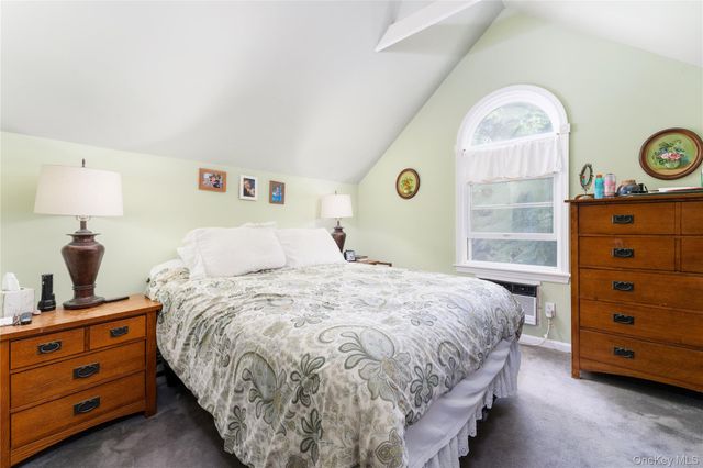 19 Washington Avenue E, Hampton Bays, NY 11946