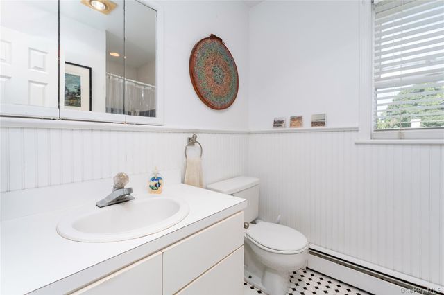 19 Washington Avenue E, Hampton Bays, NY 11946