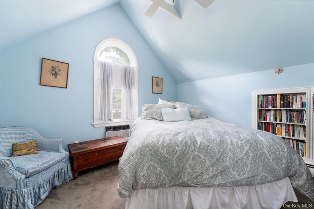19 Washington Avenue E, Hampton Bays, NY 11946