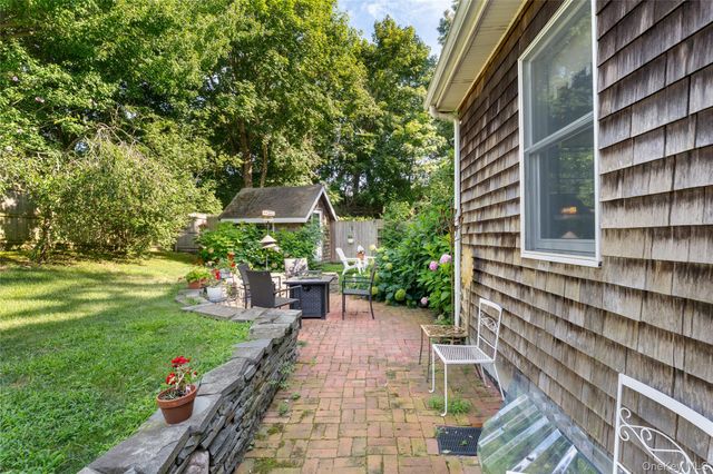 19 Washington Avenue E, Hampton Bays, NY 11946