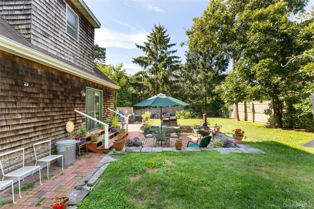 19 Washington Avenue E, Hampton Bays, NY 11946