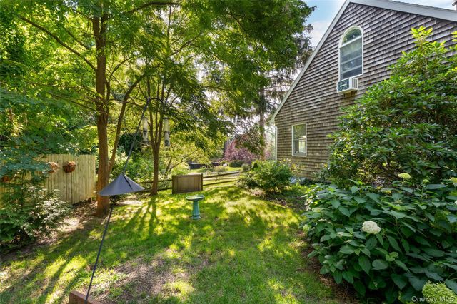 19 Washington Avenue E, Hampton Bays, NY 11946