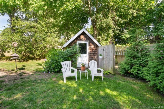 19 Washington Avenue E, Hampton Bays, NY 11946