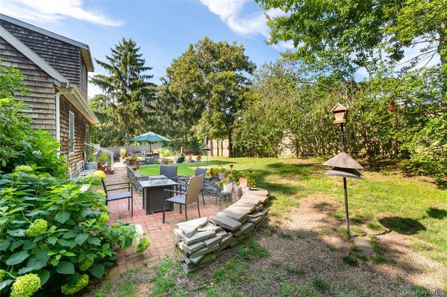 19 Washington Avenue E, Hampton Bays, NY 11946