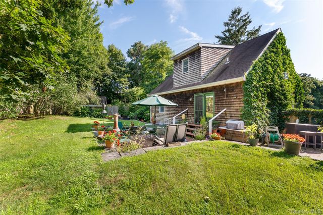 19 Washington Avenue E, Hampton Bays, NY 11946