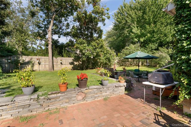 19 Washington Avenue E, Hampton Bays, NY 11946