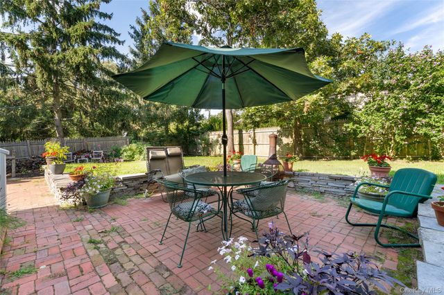 19 Washington Avenue E, Hampton Bays, NY 11946