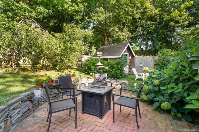 19 Washington Avenue E, Hampton Bays, NY 11946